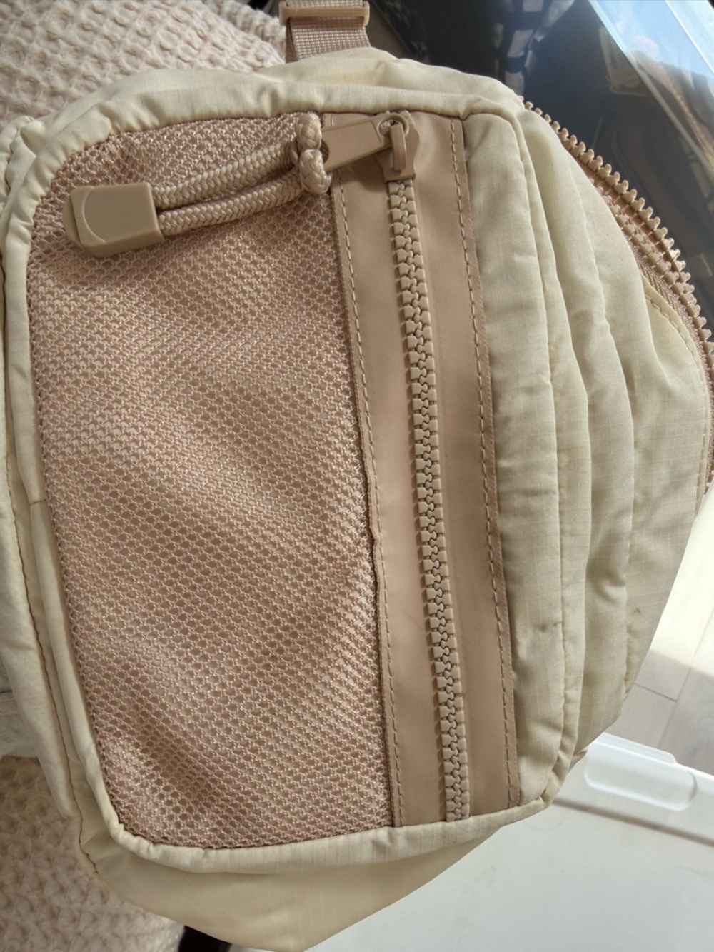 Women’s Cream/Tan Quilted Crossbody Bag